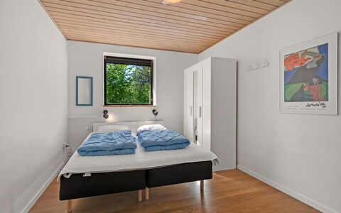 Isalie - 300M from the Sea: Interior Design, Camera Da Letto, Legna, Letto, Soffitto, Pavimento, Mobilia, Pavimentazione, Lenzuolo, Bedding