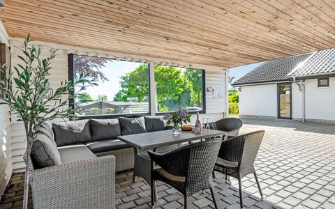 Isalie - 300M from the Sea: Legna, Mobilia, Pavimentazione, Casa, Mobili Da Esterno, Pavimento, Portico, Tavolo, Deck, Sedia