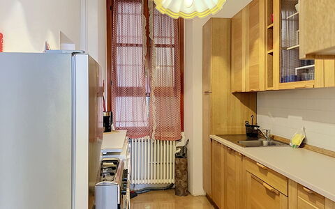 Una Finestra sul Lago: Cucina, Elettrodomestico Da Cucina, Controsoffitto, Cabinetry, Apparecchio Major, Legna, Mobilia, Interior Design, Pavimentazione, Credenza