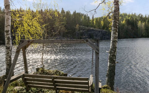 Villa Kaidanjylhä: Cielo, Mobilia, Legna, Mobili Da Esterno, Tavolo, Sedia, Nube, Tavolo Esterno, Latifoglie, Plank
