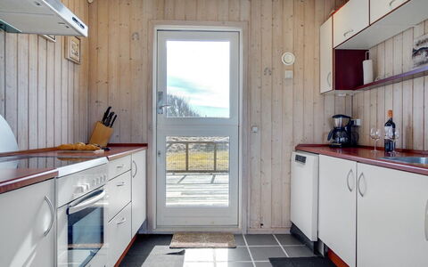 Solveig - 1.5Km from the Sea: Legna, Pavimentazione, Apparecchio Major, Pavimento, Cucina, Elettrodomestico Da Cucina, Color Legno, Latifoglie, Pavimento In Legno, Camera