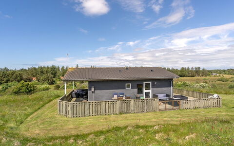 Solveig - 1.5Km from the Sea: Costruzione, Casa, Finestra, Casa, Tetto, Zona Residenziale, Arbusto, Villetta, Lotto