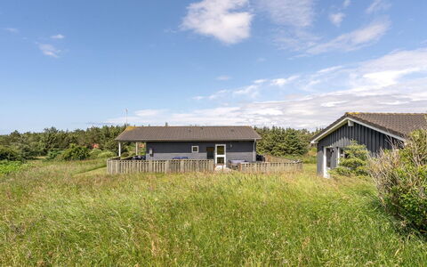 Solveig - 1.5Km from the Sea: Costruzione, Casa, Finestra, Casa, Tetto, Zona Residenziale, Arbusto, Villetta, Lotto