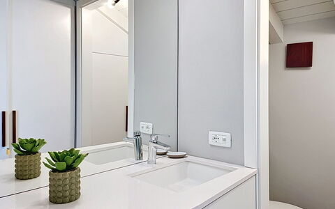 Zani: Interior Design, Parete, Idraulico Fixture, Pavimentazione, Lavello, Controsoffitto, Legna, Mobiletto Del Bagno, Bagno, Lavandino Del Bagno
