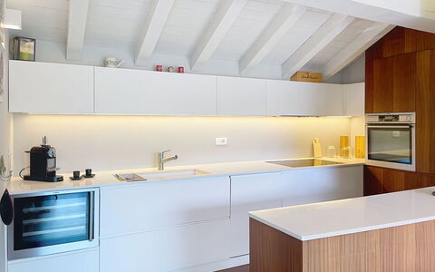 Zani: Cucina, Interior Design, Pavimentazione, Controsoffitto, Cabinetry, Legna, Mobilia, Pavimento, Elettrodomestico Da Cucina, Soffitto