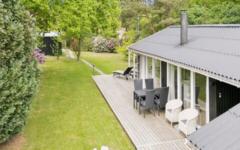 Stig - 1.1Km from the Sea: Casa, Portico, Casa, Arbusto, Tetto, Villetta, Shade, Porta, Deck, Giardino