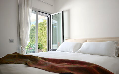Villa Mulberry Garden - Esclusiva con Piscina Priv: Mobilia, Letto, Interior Design, Camera Da Letto, Lenzuolo, Bedding, Camera, Tessile, Biancheria, Illuminazione