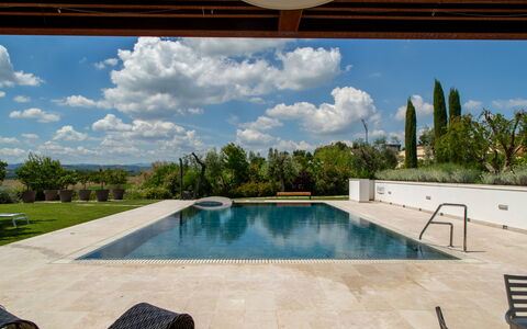 Villa Mulberry Garden - Esclusiva con Piscina Priv: Piscina, Materiale Composito, Piastrella, Shade, Ricorrere, Giardino, Landscaping, Giochi D'Acqua, Flagstone, Mobili Da Esterno