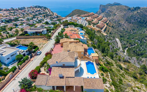 Bougainvillea: Zona Residenziale, Costa, Mare, Fotografia Aerea, Attrazione Turistica, Visione Globale, Estate, Resort Citta ', Ricorrere, Baia