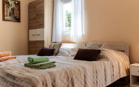 Romana: Letto, Mobilia, Camera Da Letto, Bedding, Interior Design, Lenzuolo, Legna, Biancheria, Pavimento, Camera