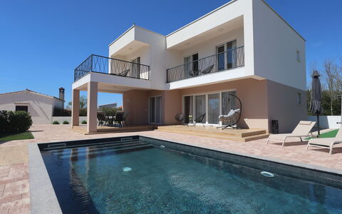 Amara: Piscina, Zona Residenziale, Casa, Estate, Villa, Balcone, Dimora