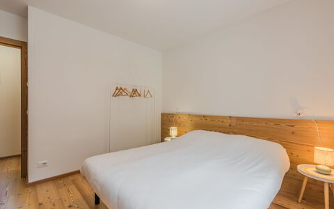 La Casa di Bruna: Pavimentazione, Interior Design, Pavimento, Parete, Pavimento In Legno, Legna, Camera Da Letto, Letto, Soffitto, Camera