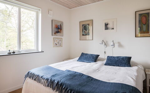 Lövekulle: Letto, Camera Da Letto, Lenzuolo, Bedding, Legna, Interior Design, Soffitto, Pavimento, Pavimentazione, Mobilia