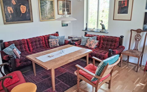 Lövekulle: Mobilia, Legna, Pavimentazione, Interior Design, Tavolo, Pavimento, Divano, Soggiorno, Sedia, Casa