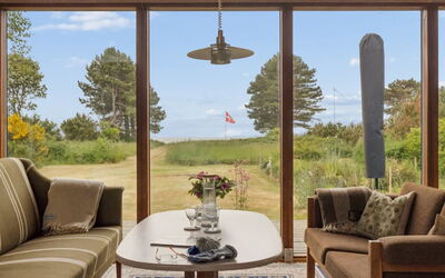 Stasia - 50M from the Sea