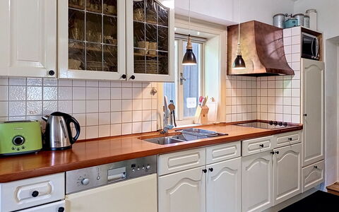 Jizera Cottage: Cucina, Controsoffitto, Cabinetry, Interior Design, Lavandino Della Cucina, Pavimentazione, Elettrodomestico Da Cucina, Idraulico Fixture, Lavello, Rubinetto