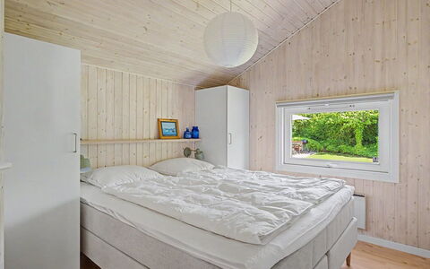 Ronna - 160M from the Sea: Legna, Camera Da Letto, Soffitto, Interior Design, Casa, Letto, Bedding, Camera, Lenzuolo, Telaio Del Letto