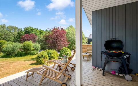 Rise - 600M from the Sea: Legna, Mobilia, Mobili Da Esterno, Portico, Lotto, Giardino, Shade, Sedia, Deck, Latifoglie