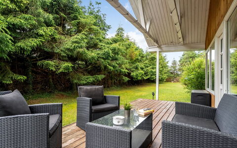 Arisa - from the Sea: Mobilia, Sedia, Mobili Da Esterno, Portico, Lotto, Casa, Giardino, Shade, Latifoglie, Deck