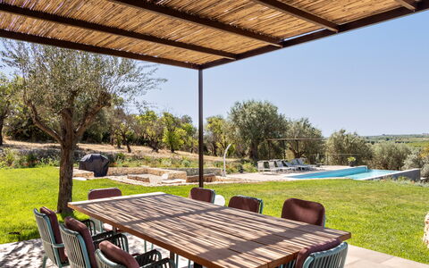 Villa Maddalena: Mobilia, Mobili Da Esterno, Sedia, Tavolo Esterno, Giardino, Shade, Struttura Esterna, Terrazza, Backyard, Materiali Naturali