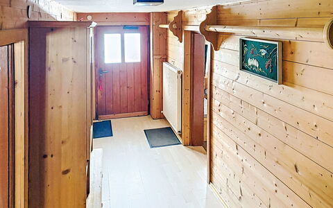 Berger: Finestra, Architettura, Zona Residenziale, Casa, Casa, Tetto, Villetta, Driveway, Sobborgo, Vettura Mid-Size