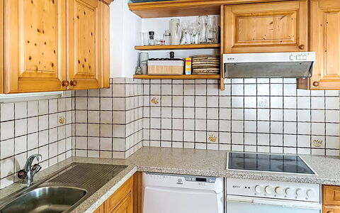 Berger: Finestra, Architettura, Zona Residenziale, Casa, Casa, Tetto, Villetta, Driveway, Sobborgo, Vettura Mid-Size