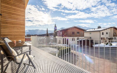 Flims 832: Finestra, Architettura, Zona Residenziale, Casa, Casa, Tetto, Villetta, Driveway, Sobborgo, Vettura Mid-Size