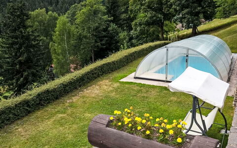 Penzion Exnar: Finestra, Architettura, Zona Residenziale, Casa, Casa, Tetto, Villetta, Driveway, Sobborgo, Vettura Mid-Size
