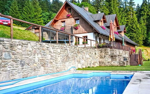 Penzion Exnar: Finestra, Architettura, Zona Residenziale, Casa, Casa, Tetto, Villetta, Driveway, Sobborgo, Vettura Mid-Size