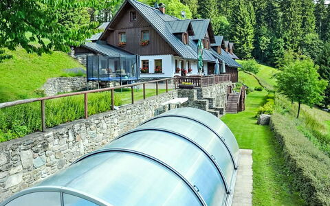 Penzion Exnar: Finestra, Architettura, Zona Residenziale, Casa, Casa, Tetto, Villetta, Driveway, Sobborgo, Vettura Mid-Size