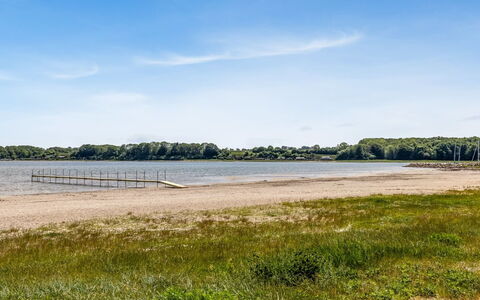 Maris - 280M from the Sea: Finestra, Architettura, Zona Residenziale, Casa, Casa, Tetto, Villetta, Driveway, Sobborgo, Vettura Mid-Size