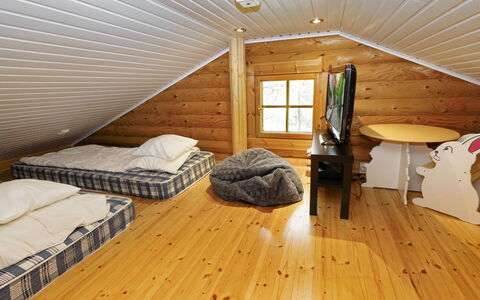 Kariniemi: Legna, Pavimentazione, Pavimento, Interior Design, Soffitto, Pavimento In Legno, Mobilia, Camera, Color Legno, Latifoglie