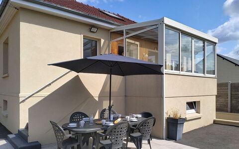 Dolce Vita: Casa, Mobilia, Materiale Composito, Porta, Balcone, Shade, Sedia, Mobili Da Esterno, Portico, Vaso Di Fiori