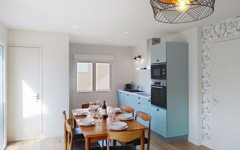 Dolce Vita: Mobilia, Interior Design, Pavimentazione, Pavimento, Lampada, Legna, Soffitto, Controsoffitto, Camera, Cucina