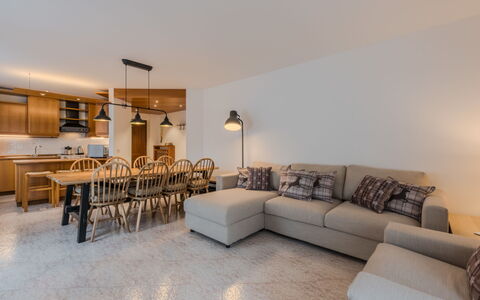 Sun: Interior Design, Pavimentazione, Pavimento, Mobilia, Legna, Soffitto, Camera, Divano, Soggiorno, Pavimento In Legno