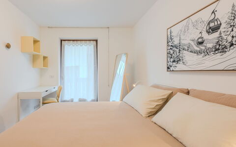 Sun: Interior Design, Mobilia, Parete, Pavimento, Pavimentazione, Legna, Camera, Soffitto, Letto, Camera Da Letto