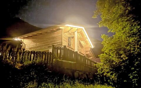 Chalet Auszeit: Legna, Villetta, Casa, Architettura, Capanna, Tetto, Casa, Notte, Log Cabin, Capannone