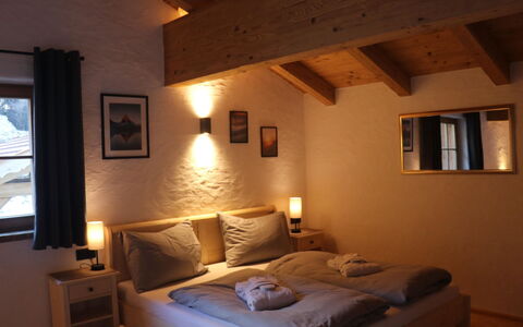Chalet Auszeit: Mobilia, Interior Design, Letto, Parete, Camera Da Letto, Pavimentazione, Pavimento, Legna, Soffitto, Camera