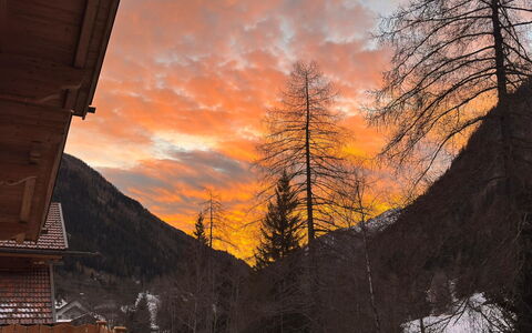 Chalet Auszeit: Geografia Montane, Montagna, Inverno, Catena Montuosa, Paesaggio, Collina, Highland, Sera, Congelamento, Hill Station