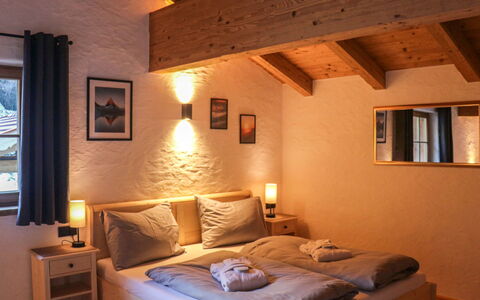 Chalet Auszeit: Mobilia, Interior Design, Letto, Parete, Camera Da Letto, Pavimentazione, Pavimento, Camera, Legna, Soffitto