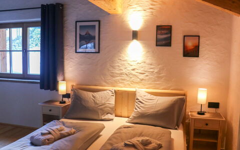 Chalet Auszeit: Mobilia, Interior Design, Letto, Camera Da Letto, Parete, Legna, Lenzuolo, Pavimentazione, Pavimento, Camera
