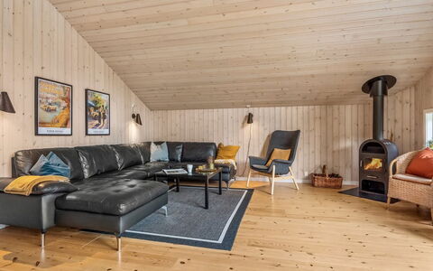 Sissa - 700M from the Sea: Legna, Pavimentazione, Pavimento In Legno, Interior Design, Casa, Pavimento, Mobilia, Soggiorno, Latifoglie, Soffitto