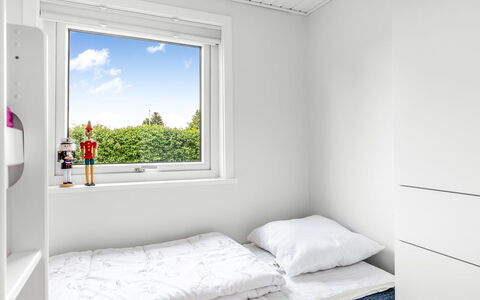 Eufemia - 250M from the Sea: Camera Da Letto, Interior Design, Letto, Lenzuolo, Pavimento, Bedding, Soffitto, Camera, Biancheria, Appartamento
