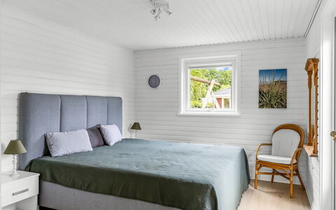 Eufemia - 250M from the Sea: Legna, Pavimentazione, Camera Da Letto, Interior Design, Mobilia, Pavimento, Letto, Bedding, Casa, Lenzuolo