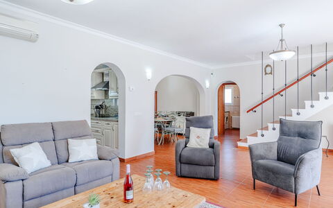 Honor: Mobilia, Interior Design, Pavimentazione, Pavimento, Divano, Soffitto, Camera, Soggiorno, Appartamento, Illuminazione