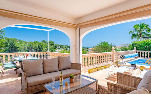 Honor: Mobilia, Interior Design, Casa, Balcone, Ricorrere, Portico, Pavimento, Mobili Da Esterno, Piscina, Estate