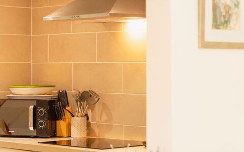Stonecrop: Parete, Interior Design, Cucina, Legna, Pavimentazione, Elettrodomestico Da Cucina, Soffitto, Controsoffitto, Elettrodomestico