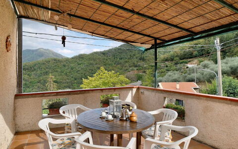 Ca de Baci: Mobilia, Tavolo, Sedia, Cucina & Sala Da Pranzo Tavolo, Tavolo Esterno, Mobili Da Esterno, Balcone, Shade, Pianta Della Casa, Color Legno
