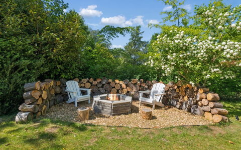 Daren - 235M from the Sea: Arbusto, Giardino, Comunita 'Impianto, Groundcover, Primavera, Mobili Da Esterno, Shade, Backyard, Landscaping