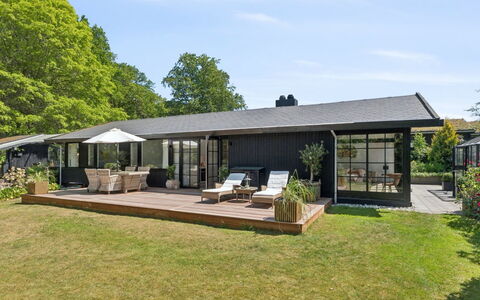Daren - 235M from the Sea: Casa, Tetto, Casa, Arbusto, Villetta, Porta, Groundcover, Giardino, Estate